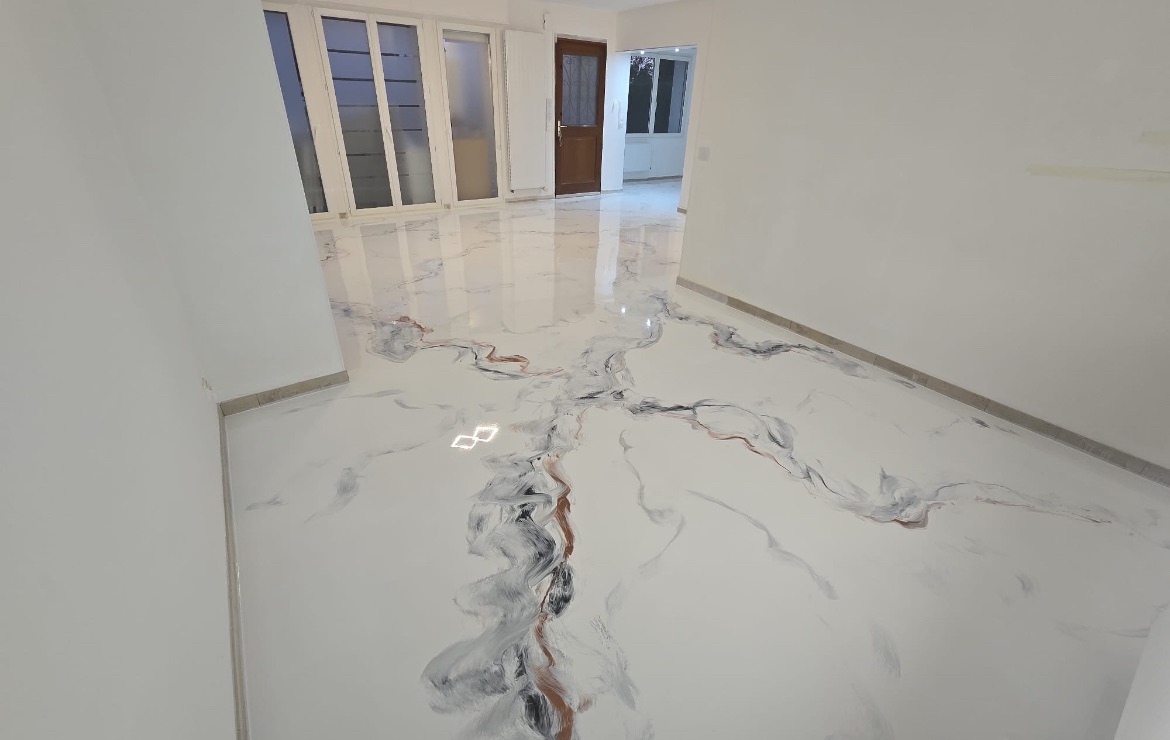 Sol en résine epoxy effet marbre