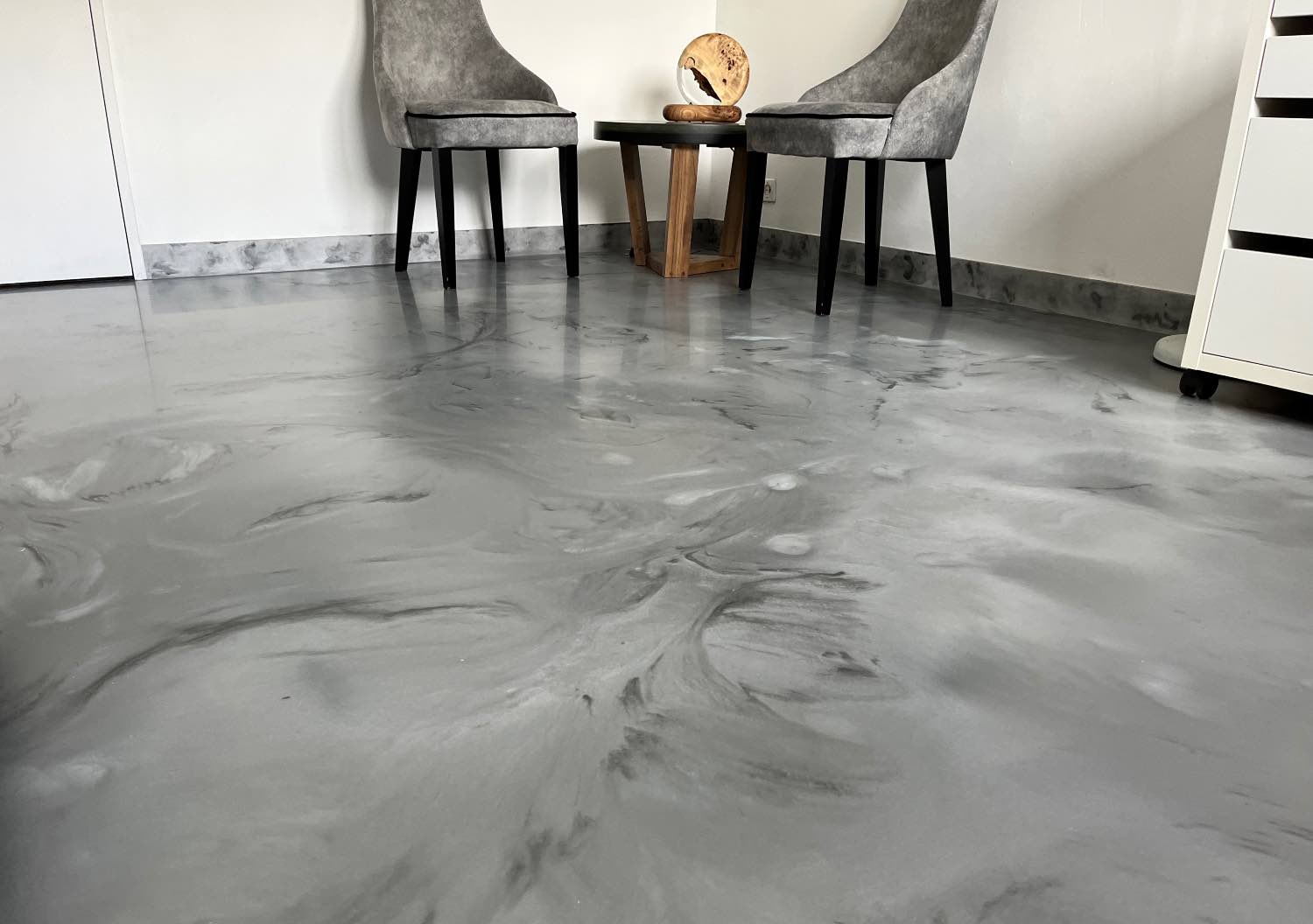 Sol-en-epoxy-gris-effet-marbre-FRENCHEPOXY Pigment métallique pour la résine effet marbre