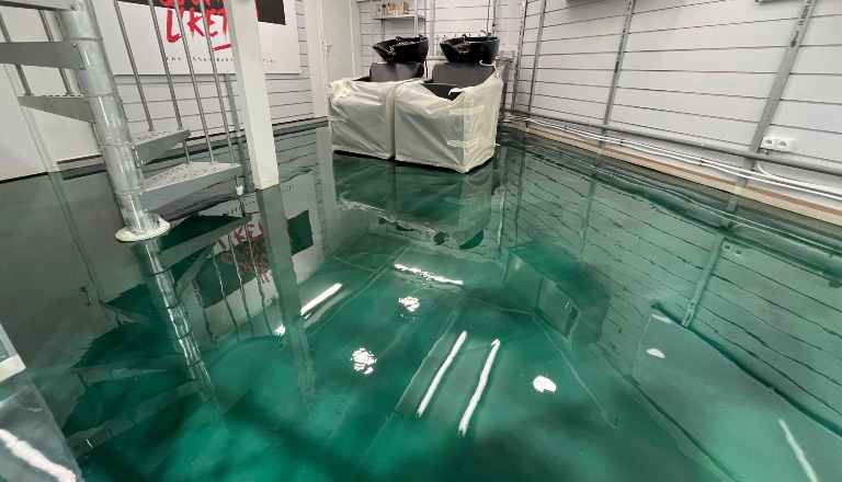 Sol-en-résine-decorative-barbeshop-FRENCHEPOXY Sol en résine Barbershop Paris