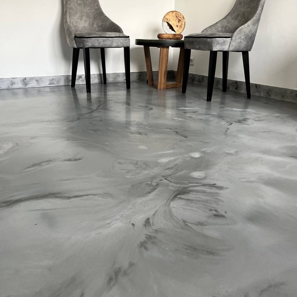 Pigments-Sol-en-epoxy-gris-effet-marbre-FRENCHEPOXY Pigment Sol en résine epoxy gris effet marbre